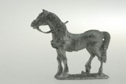 BIC-H015 - Medium horse standing head raised