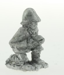 BIC-C173 - British Artilleryman kneeling with shell