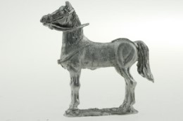 FLM-H013 - Standing horse, head turned slightly left